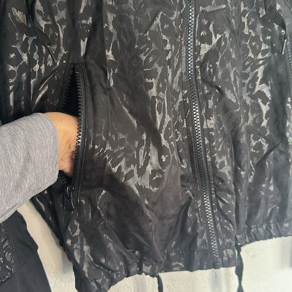 ZYIA Active Leopard Print Windbreaker Jacket Hoodie Full Zip Pockets Outdoors - Picture 6 of 9